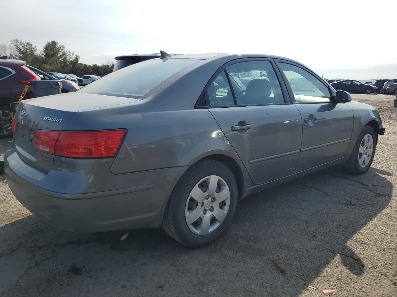 2010 Hyundai Sonata - Image 3