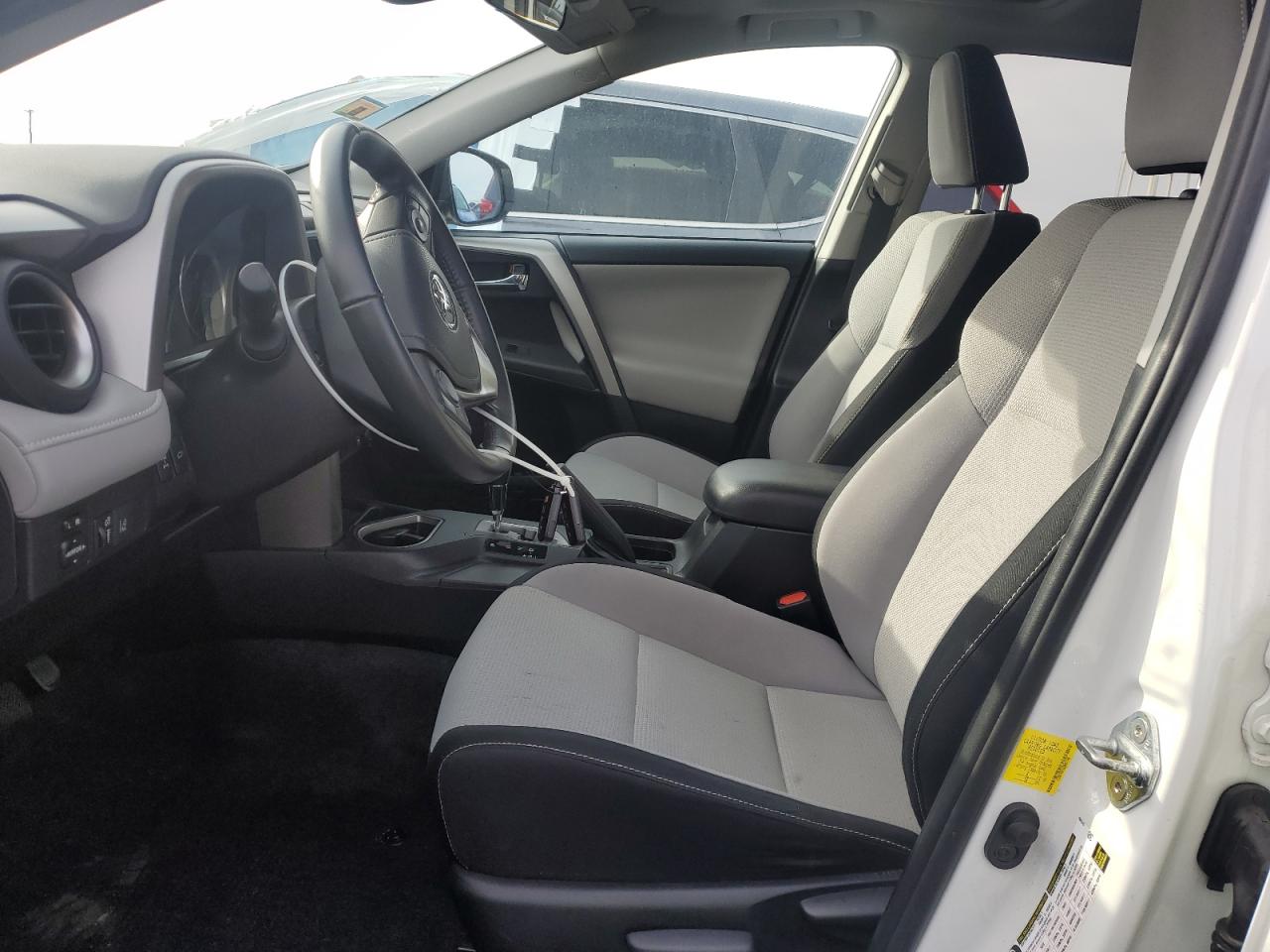 2016 Toyota RAV 4 - Image 7