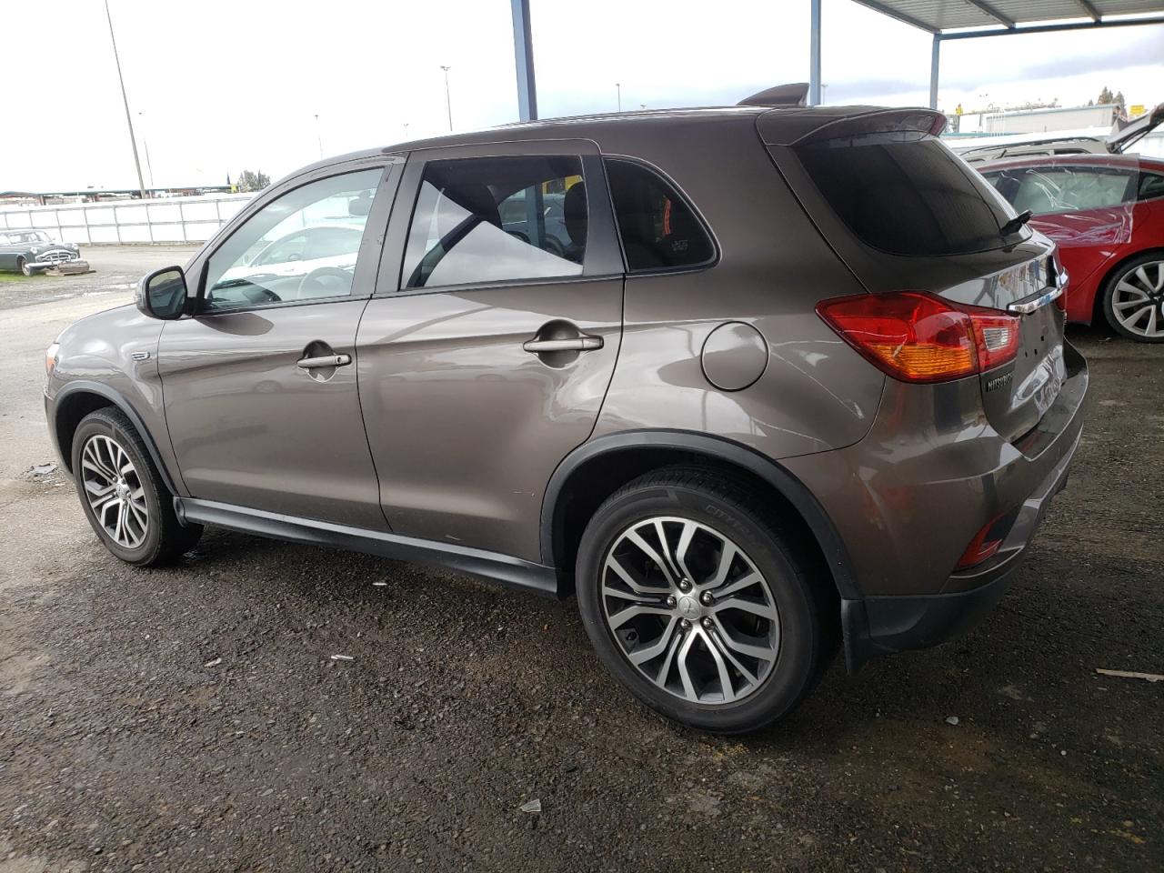 2018 Mitsubishi Outlander - Image 2