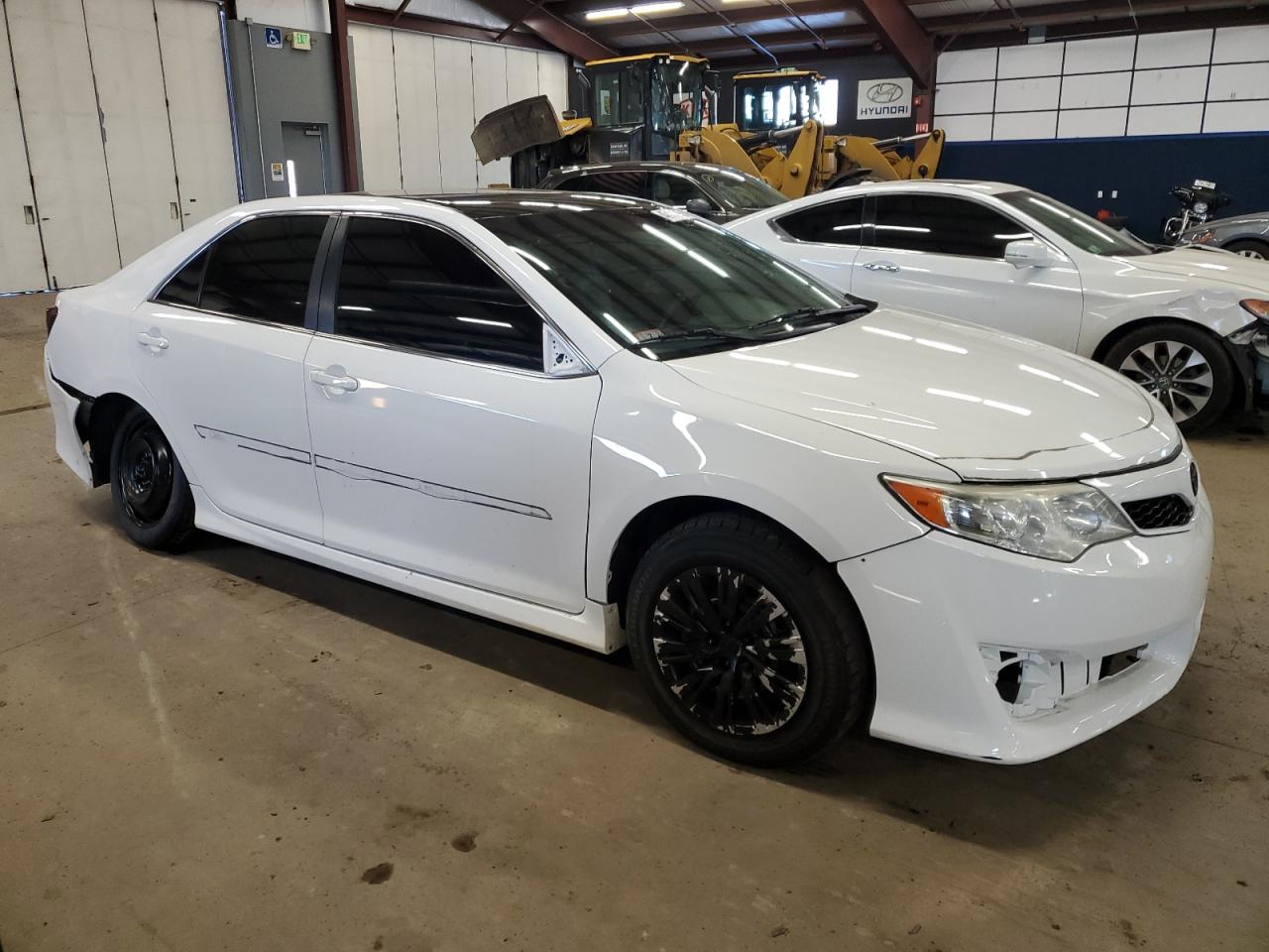 2014 Toyota Camry - Image 4