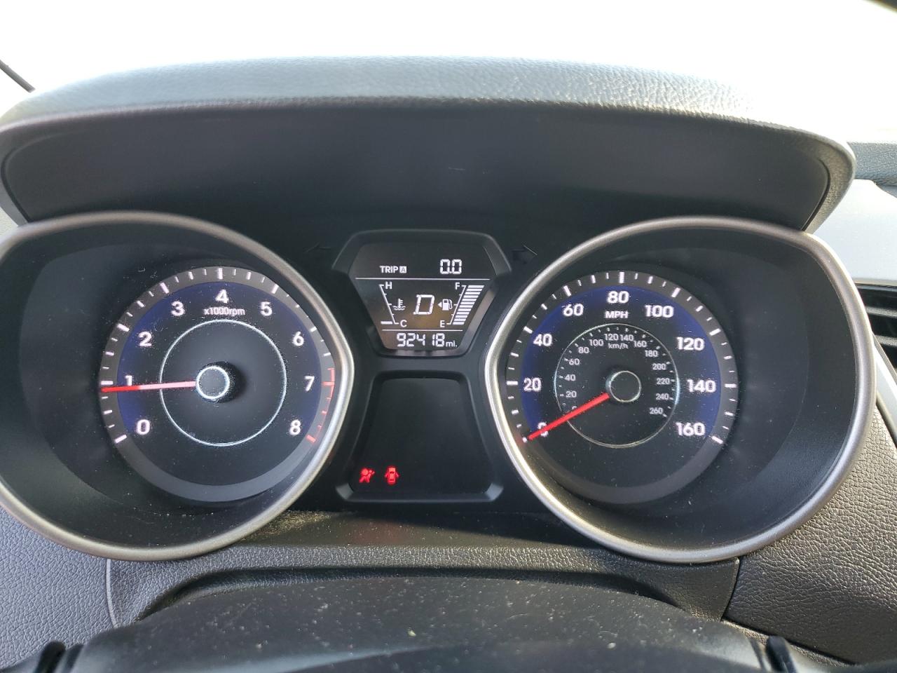 2016 Hyundai Elantra - Image 9