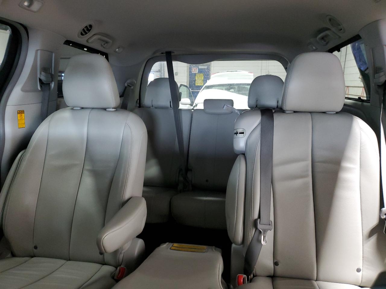 2014 Toyota Sienna - Image 10