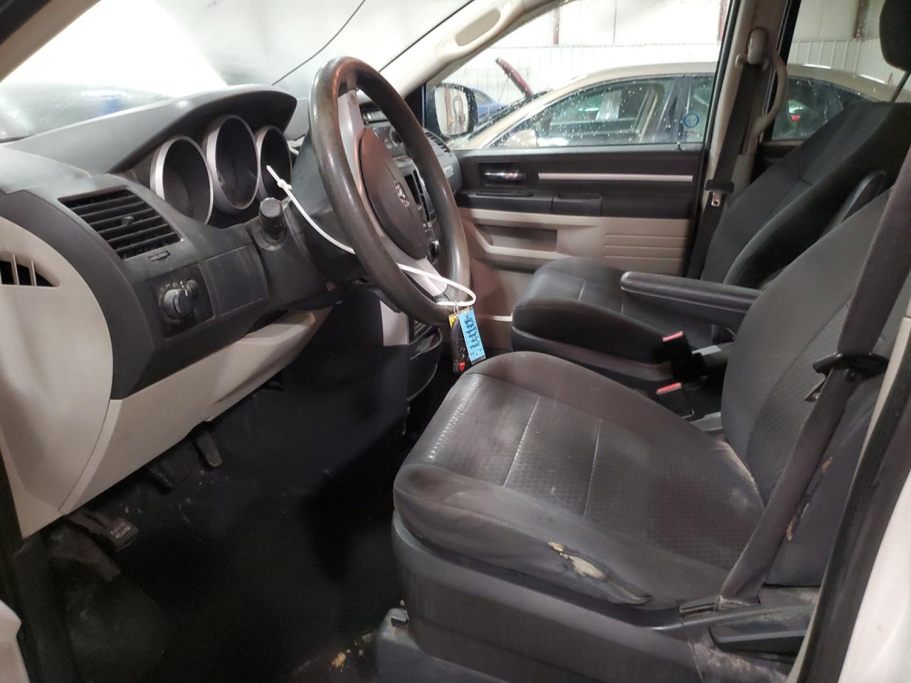 2010 Dodge Caravan - Image 7