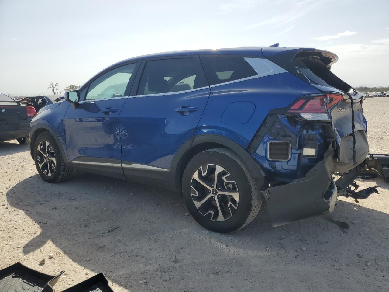 2023 Kia Sportage - Image 2