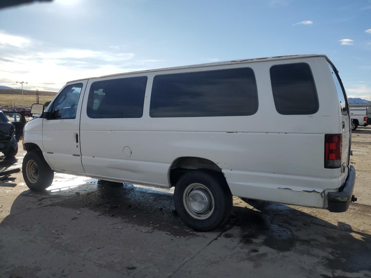 2005 Ford Econoline - Image 2