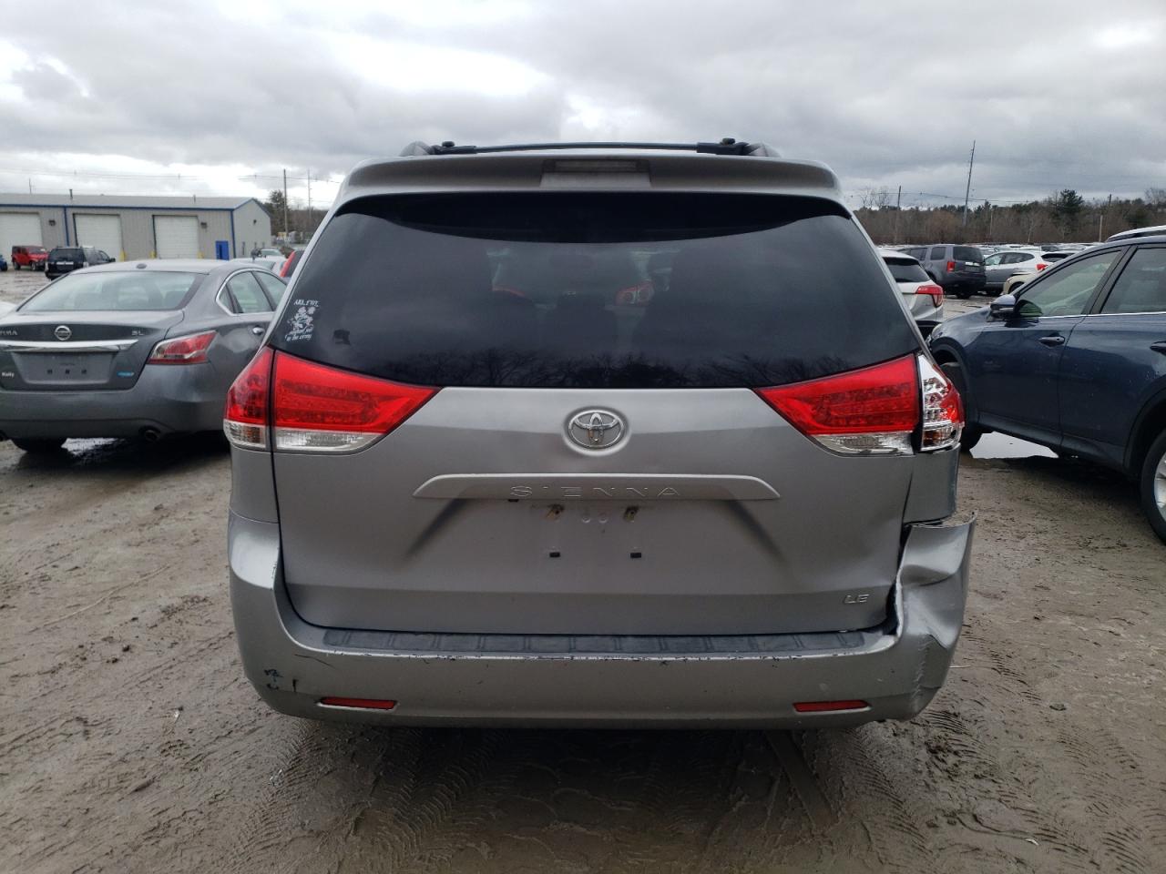 2012 Toyota Sienna - Image 6
