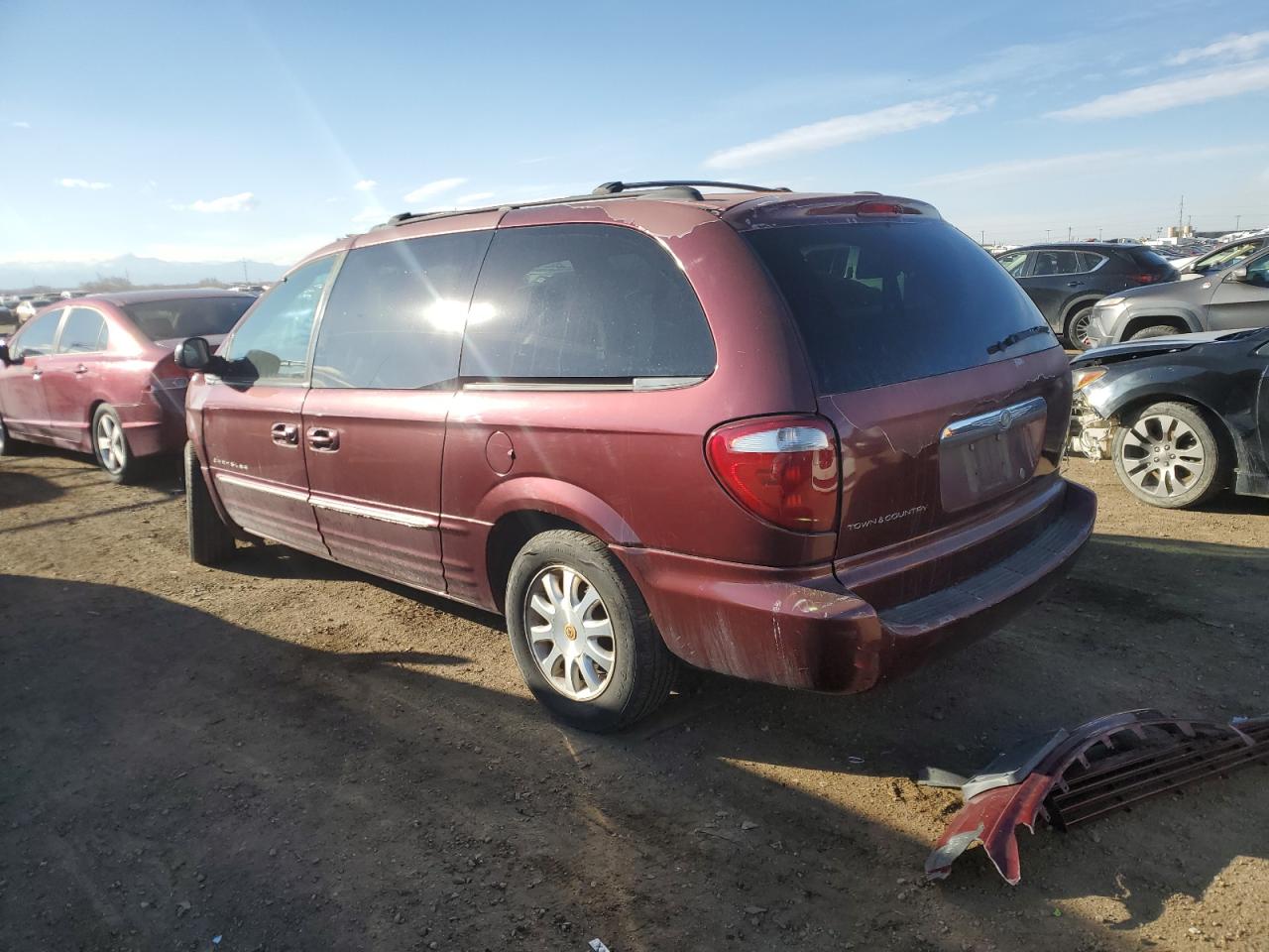 2001 Chrysler Town & Country - Image 2