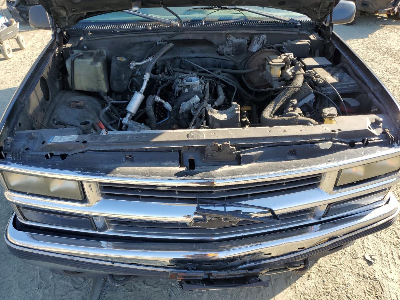 1998 Chevrolet Tahoe K1500 VIN: 3GNEK18R9WG123185 Lot: 53020915