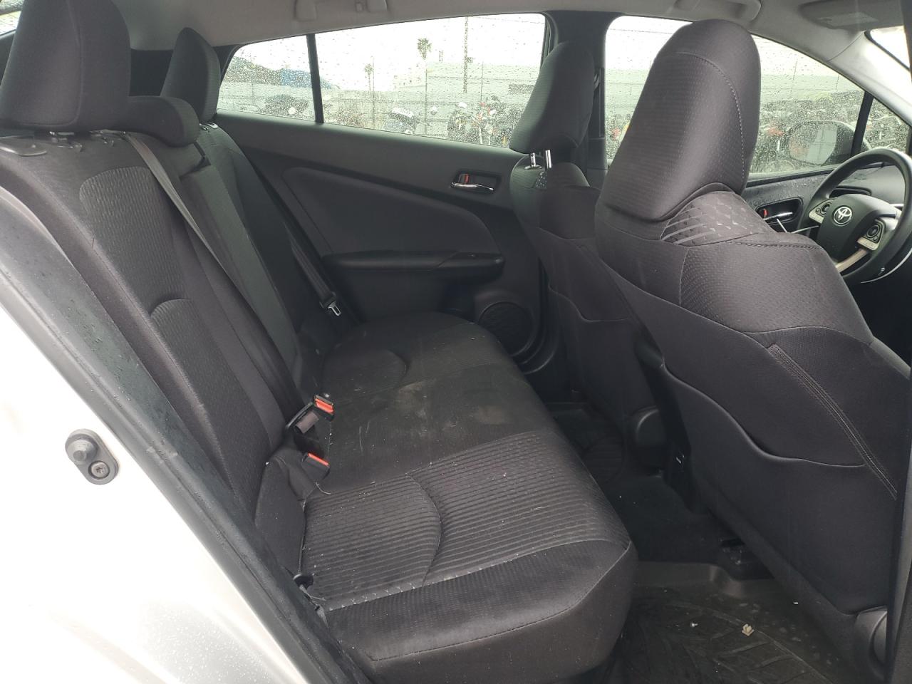 2017 Toyota Prius - Image 10