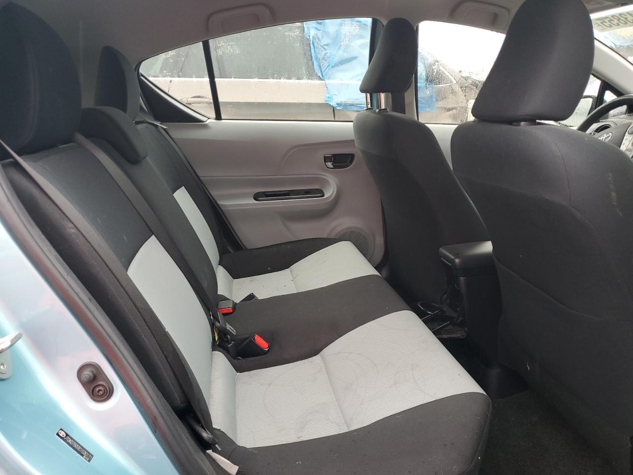 2012 Toyota Prius - Image 11