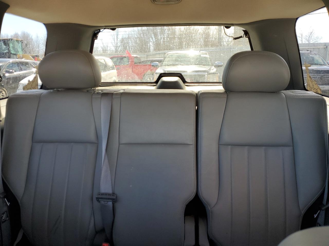 2005 Jeep Liberty (North America) - Image 10