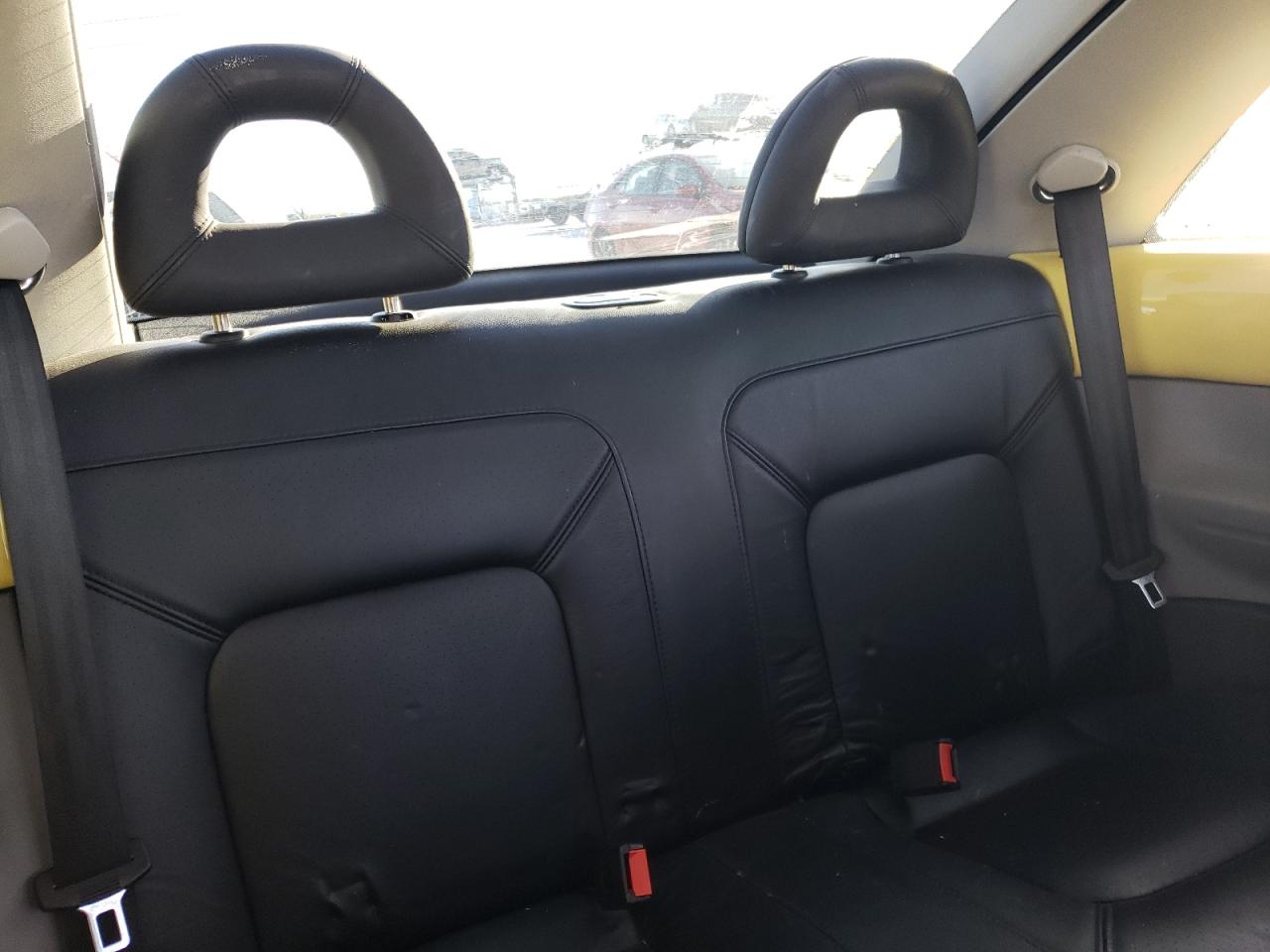 2001 Volkswagen Beetle - Image 10