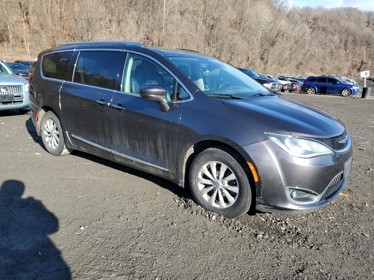 2019 Chrysler Pacifica - Image 4
