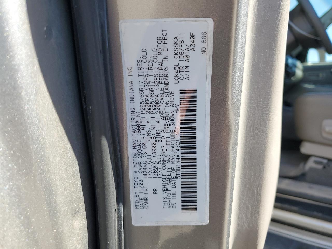 2004 Toyota Sequoia - Image 13
