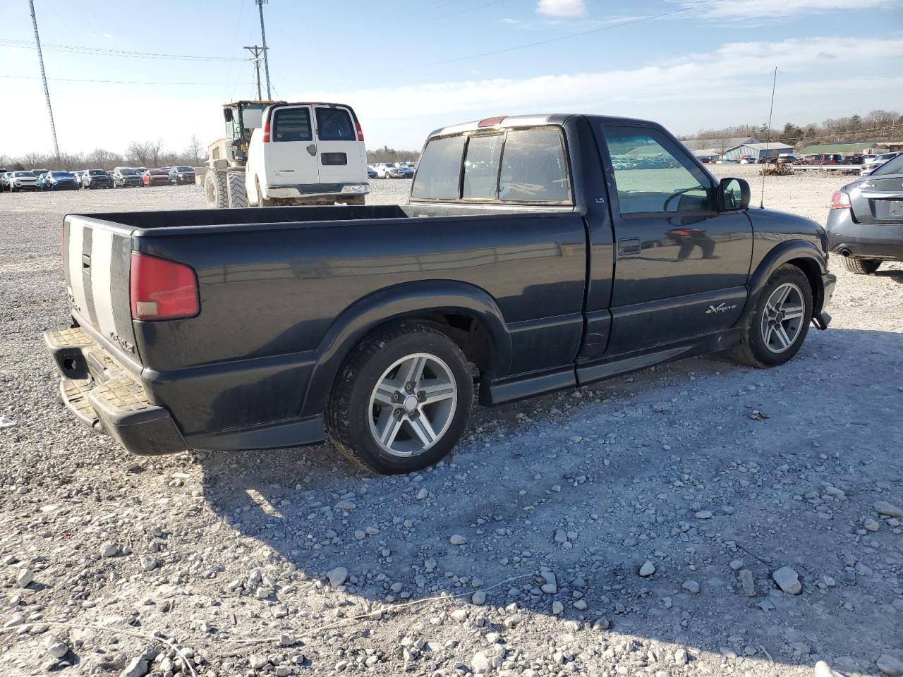 2001 Chevrolet S-10 Pickup - Image 3