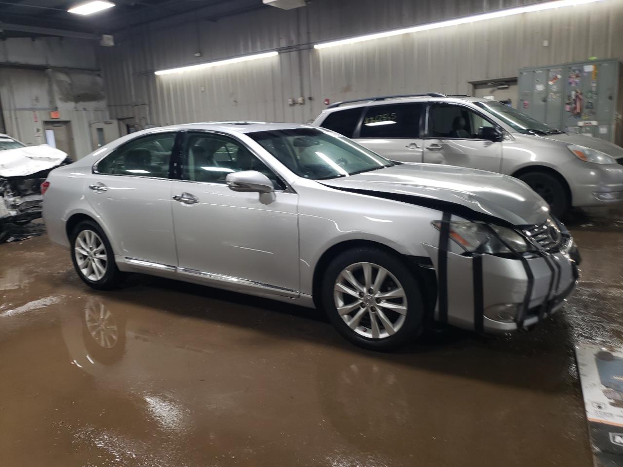 2011 Lexus ES - Image 4