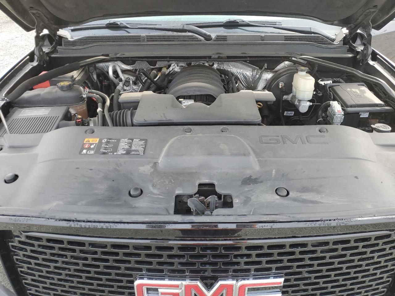2016 GMC Yukon - Image 12