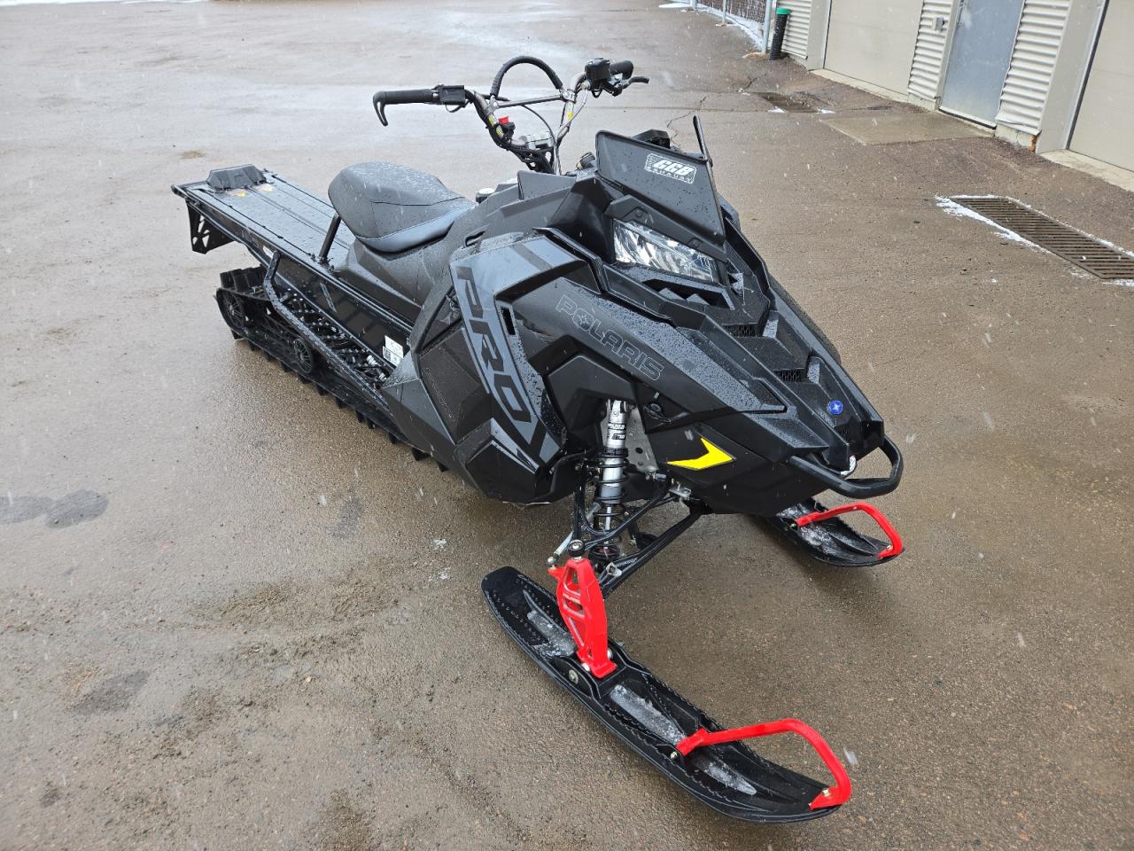 2022 Polaris Rmk 850 for Sale in Montreal-est, QC - Front End