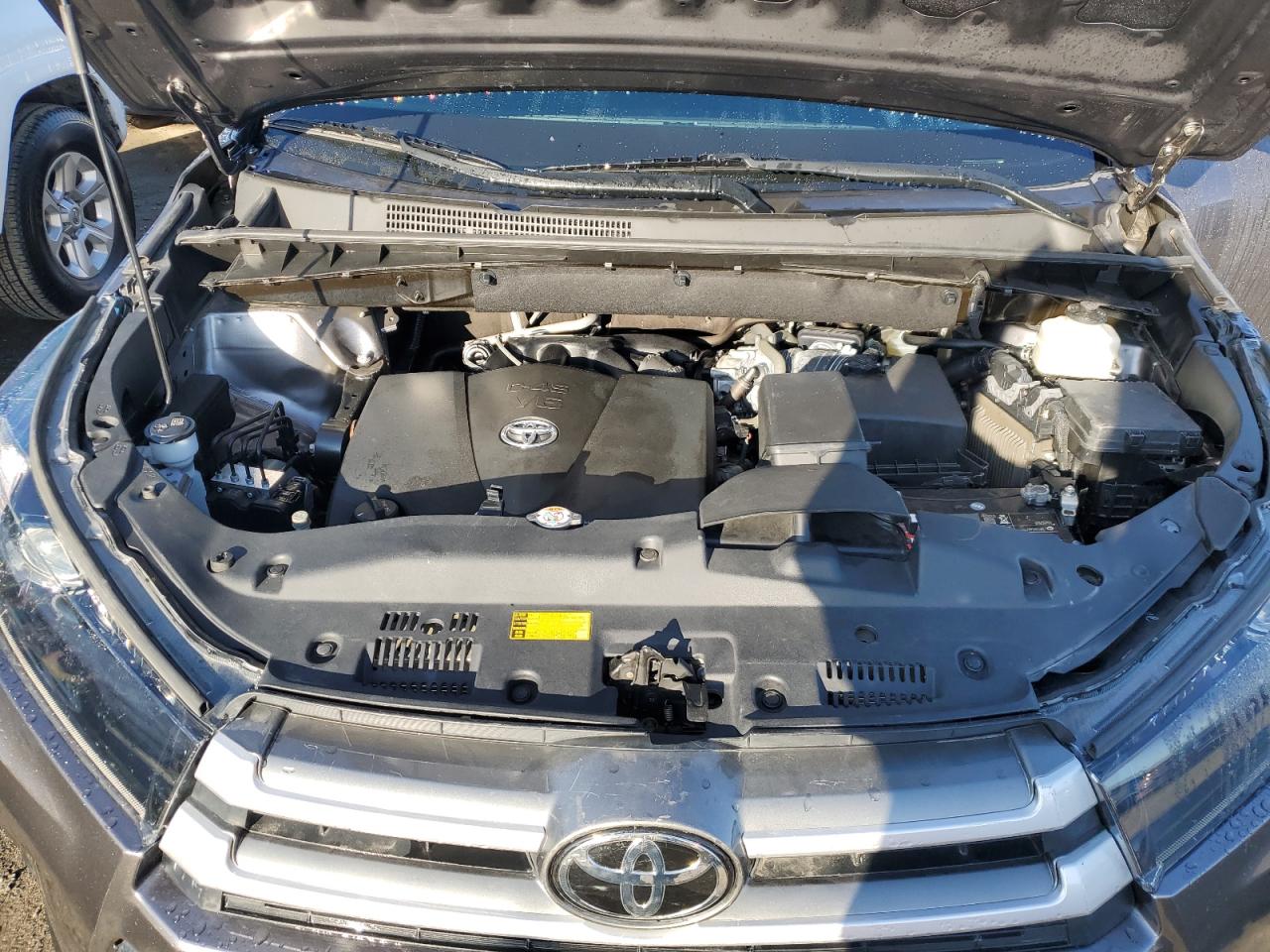 2019 Toyota Highlander - Image 12