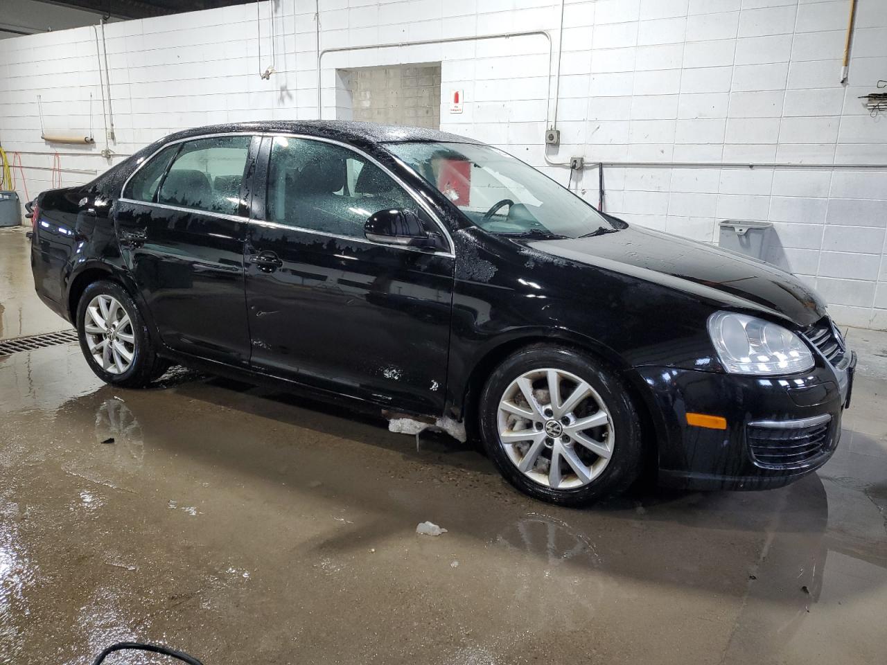 2010 Volkswagen Jetta - Image 4