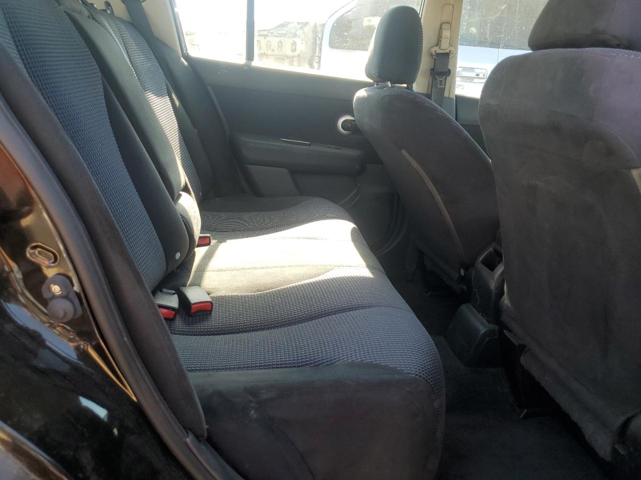 2010 Nissan Versa - Image 10