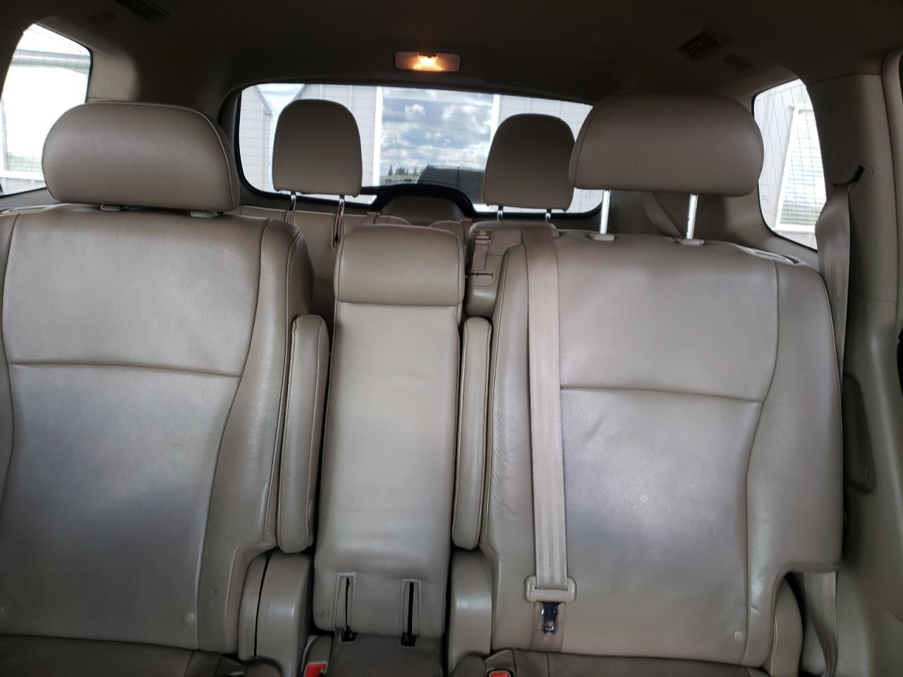 2011 Toyota Highlander - Image 10