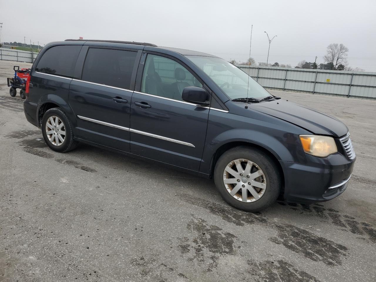 2014 Chrysler Town & Country - Image 4