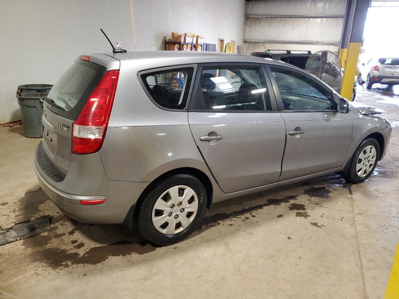 2011 Hyundai Elantra - Image 3
