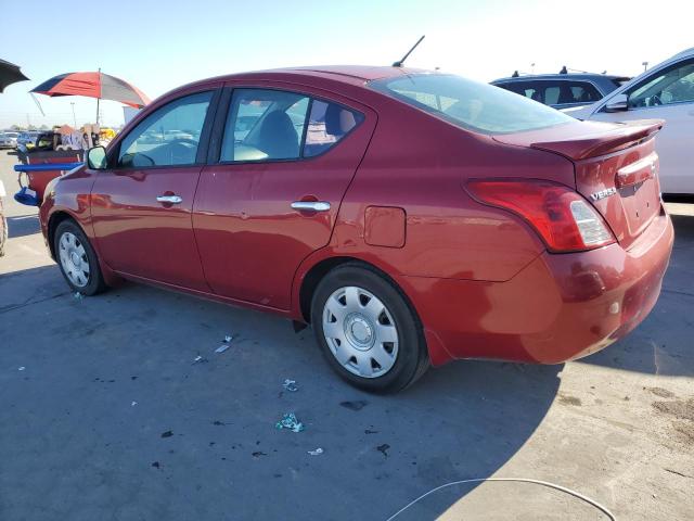 Седани NISSAN VERSA 2013 Червоний