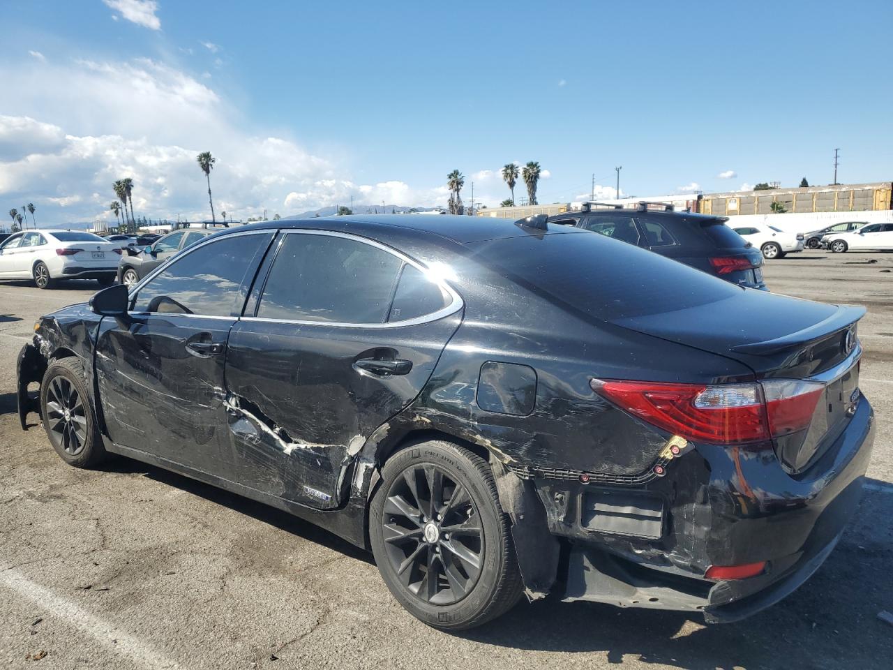 2015 Lexus ES - Image 2