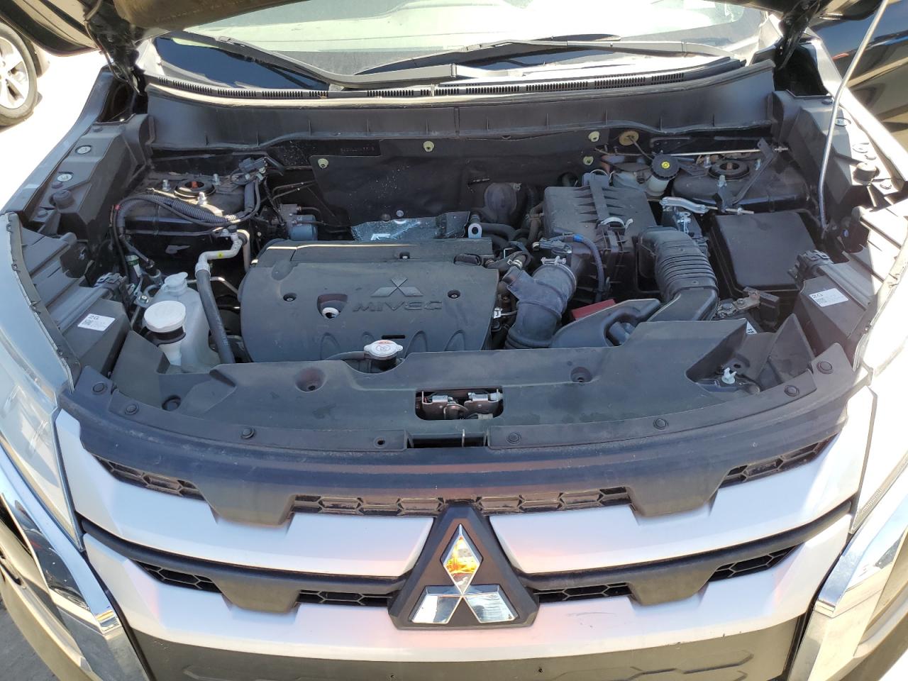 2020 Mitsubishi Outlander - Image 12