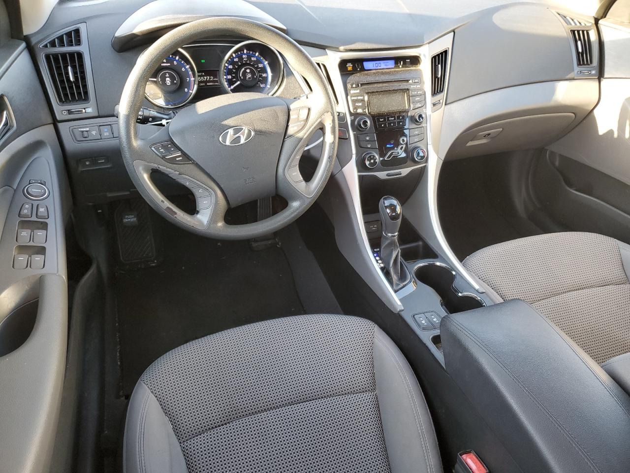 2013 Hyundai Sonata - Image 8