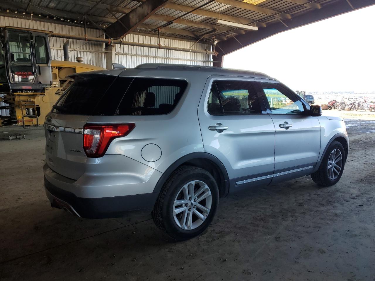 2016 Ford Explorer - Image 3