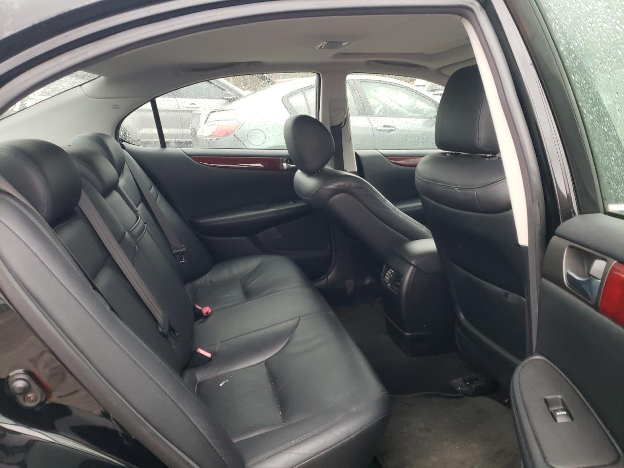 2004 Lexus ES - Image 10