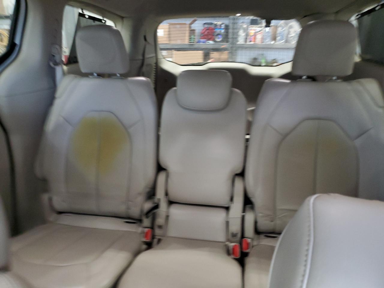 2017 Chrysler Pacifica - Image 10