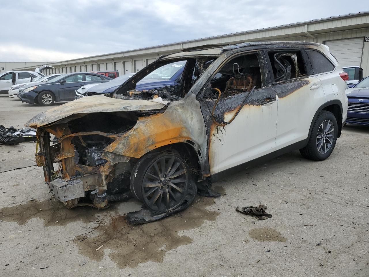 2019 Toyota Highlander - Image 1