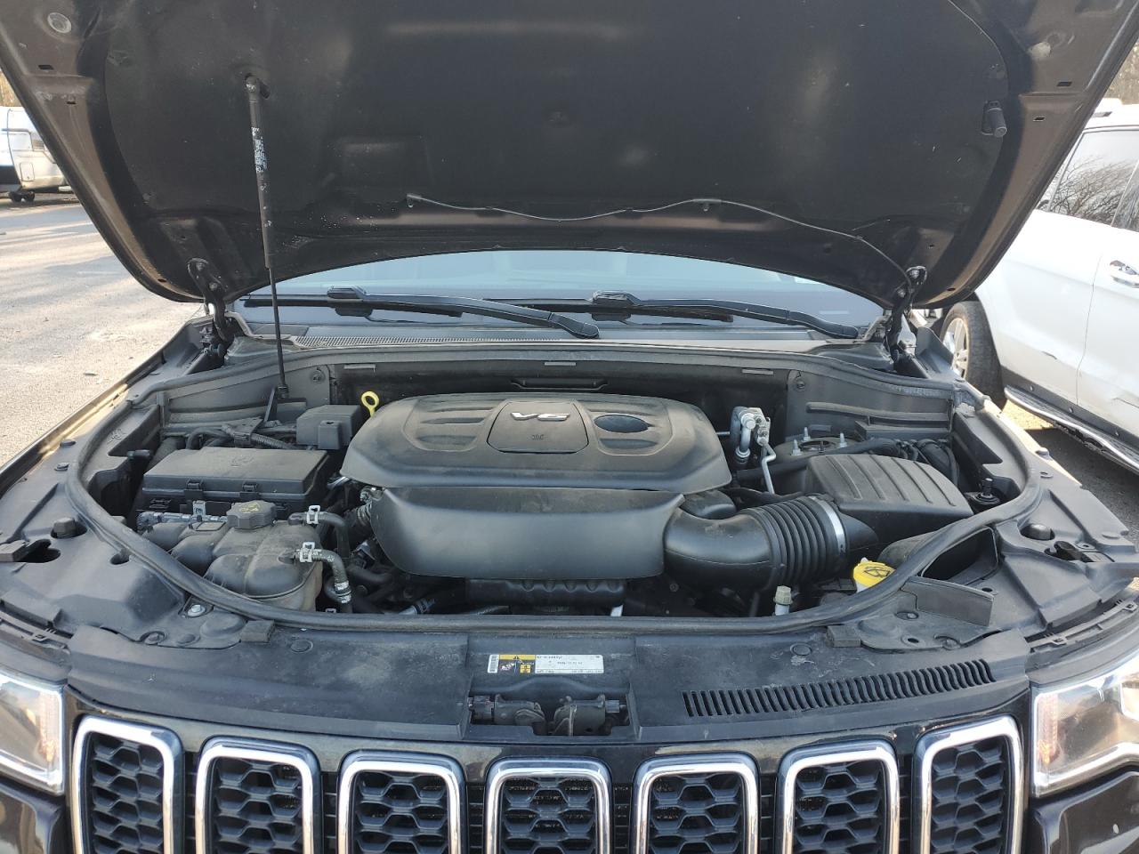 2017 Jeep Grand Cherokee - Image 12