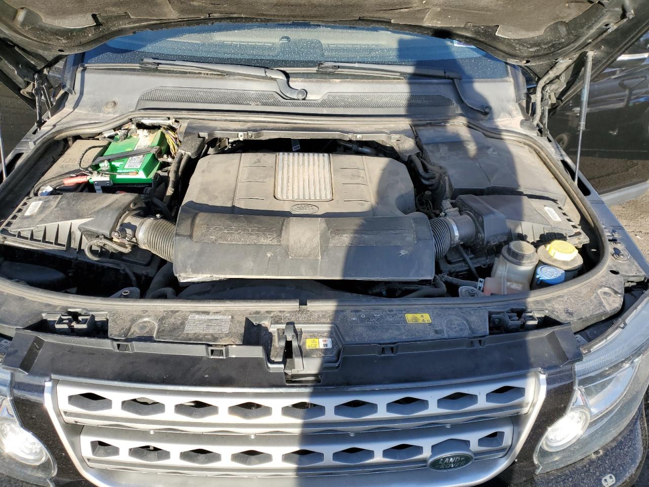 2016 Land Rover LR4 - Image 11