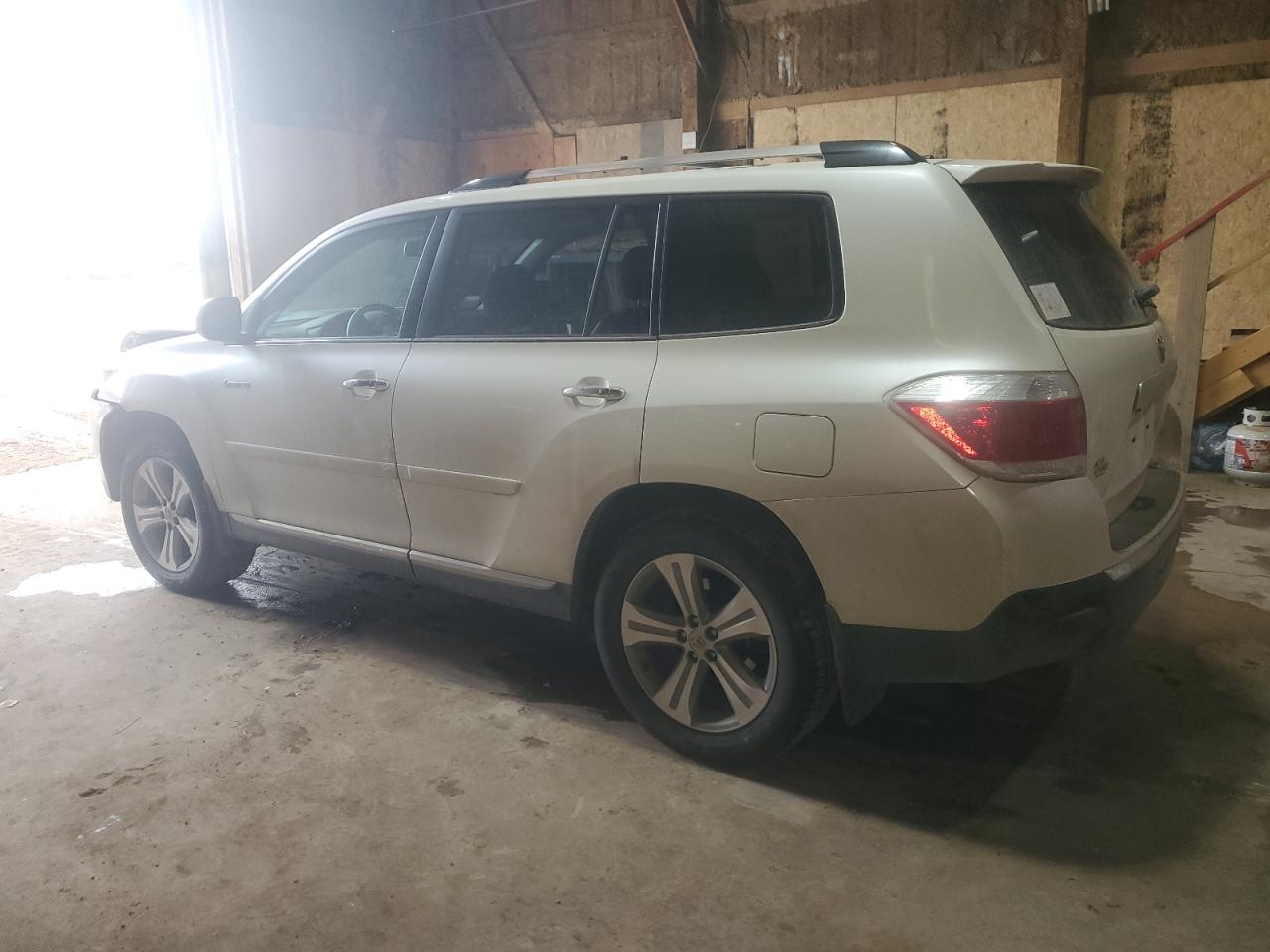 2013 Toyota Highlander - Image 2