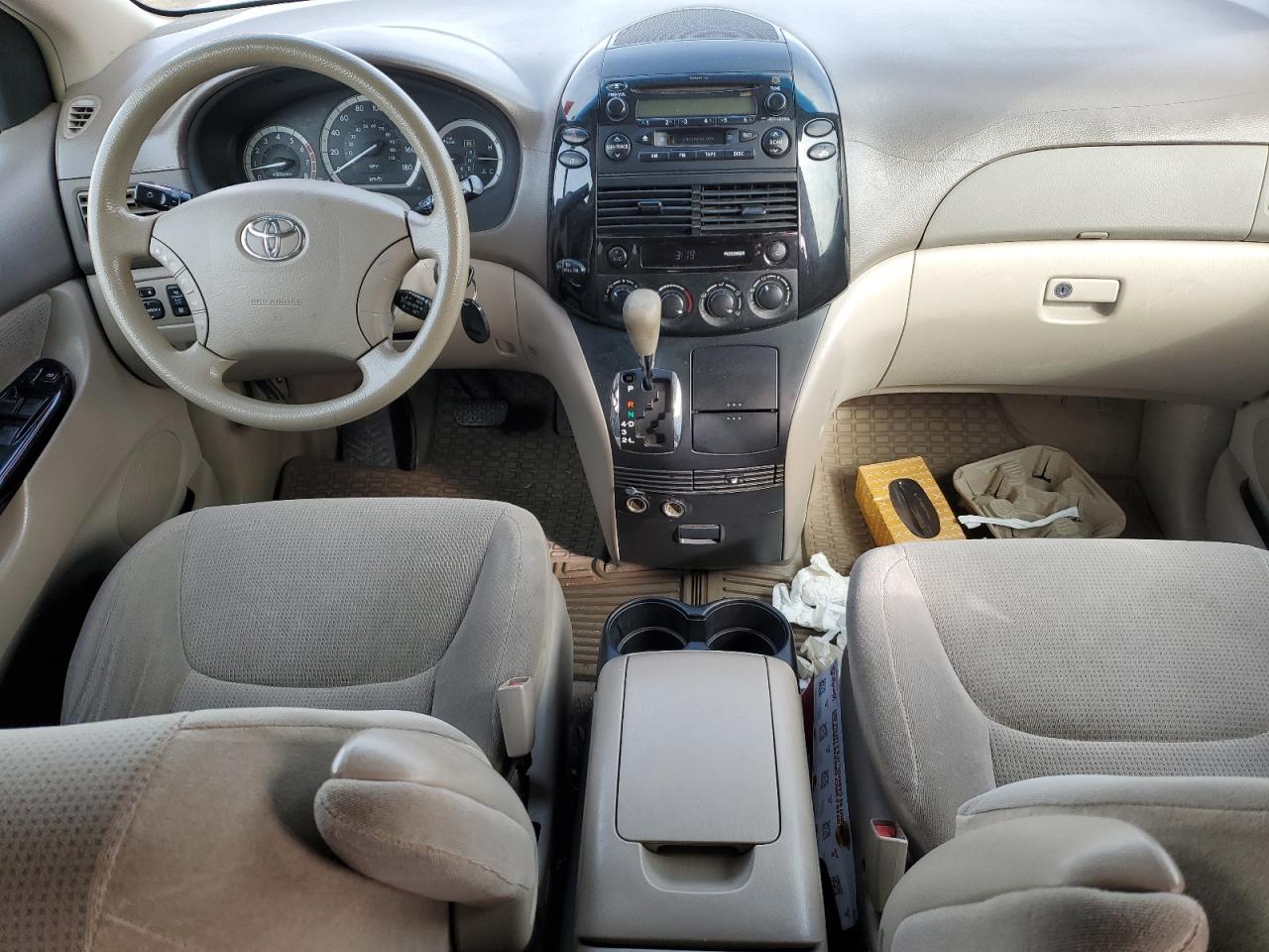 2004 Toyota Sienna - Image 8