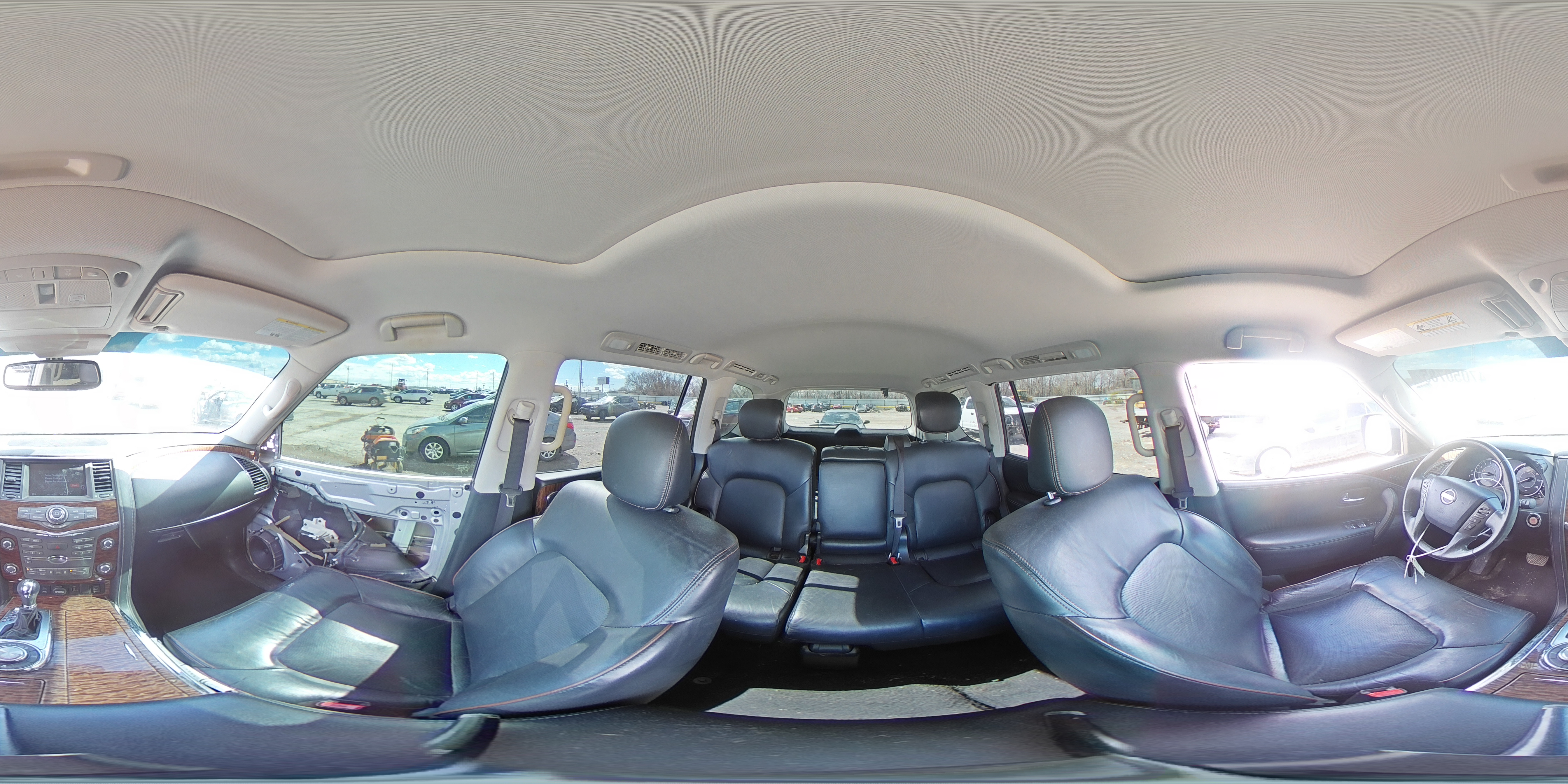 2019 Nissan Armada - Image 14