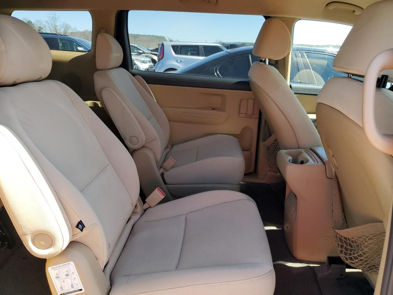 2015 Kia Sedona - Image 12