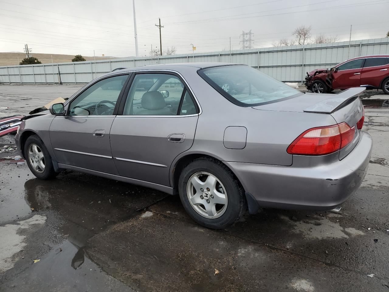 2000 Honda Accord - Image 2