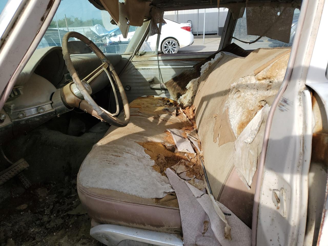 1962 Chrysler Newport VIN: 8123144504 Lot: 48938075