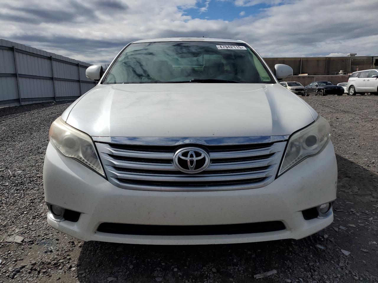2011 Toyota Avalon - Image 5