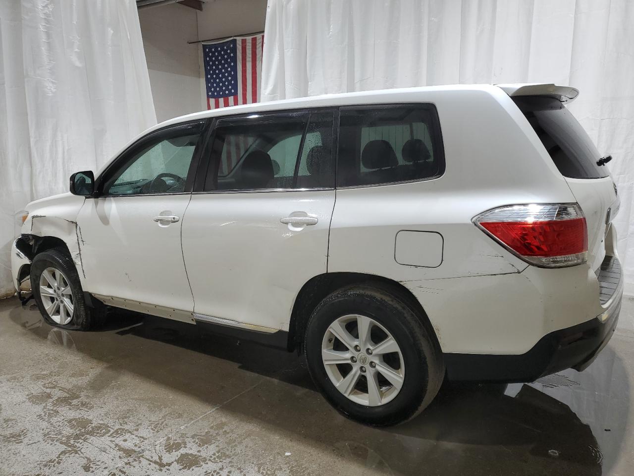 2013 Toyota Highlander - Image 2
