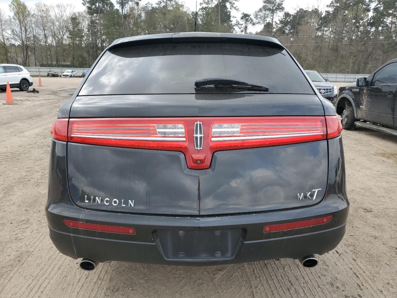 2014 Lincoln MKT - Image 6