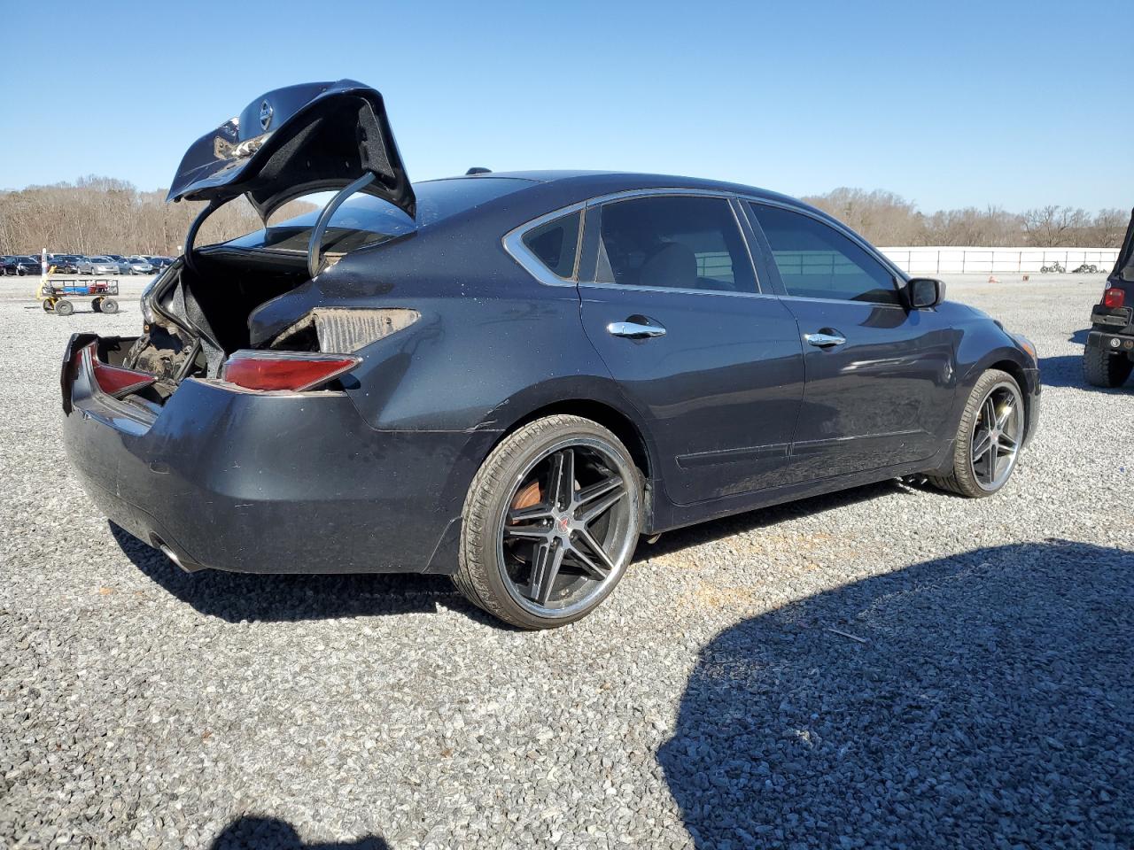2015 Nissan Altima - Image 3