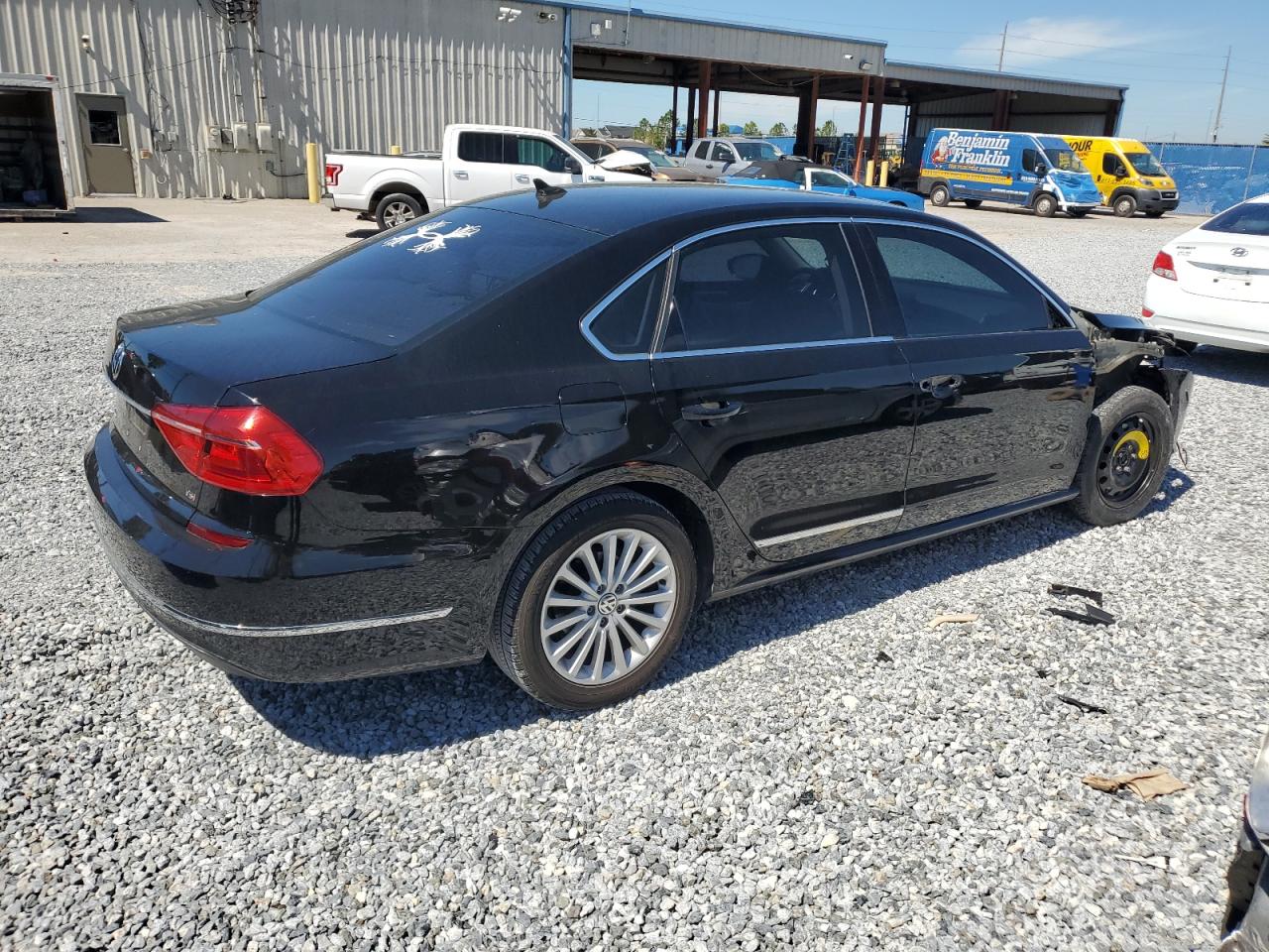2016 Volkswagen Passat - Image 3