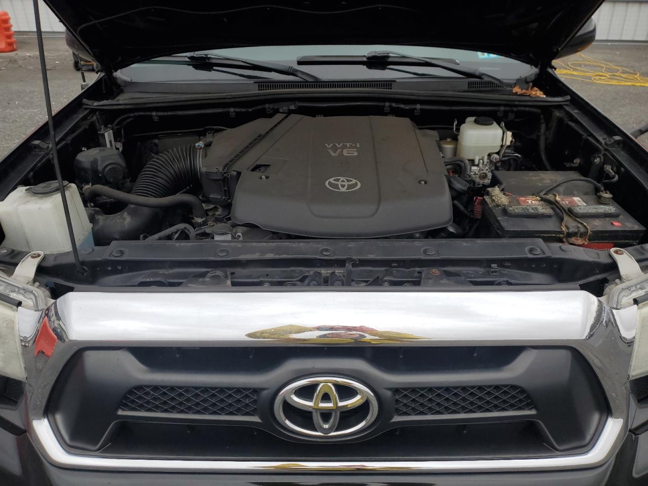 2015 Toyota Tacoma - Image 13